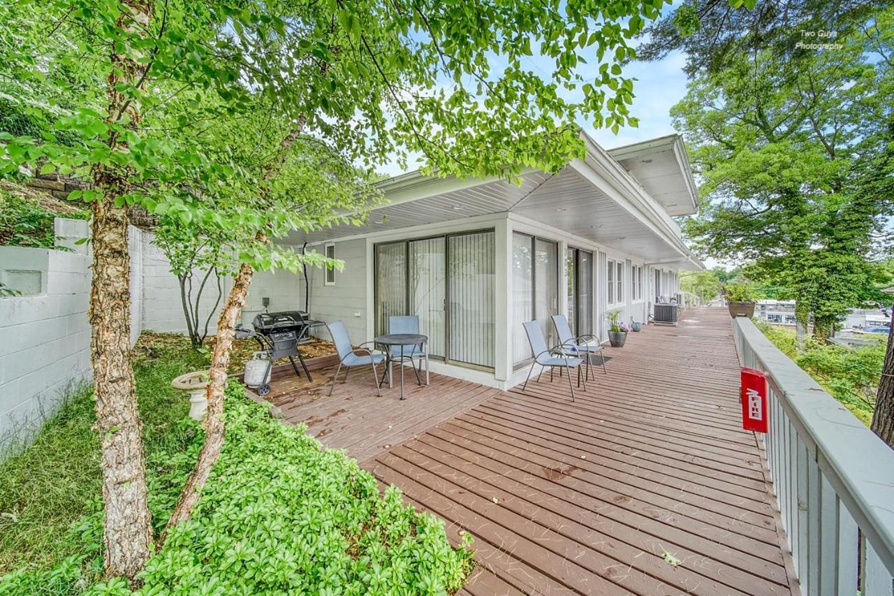 Holiday Hill Resort Saugatuck Exterior photo